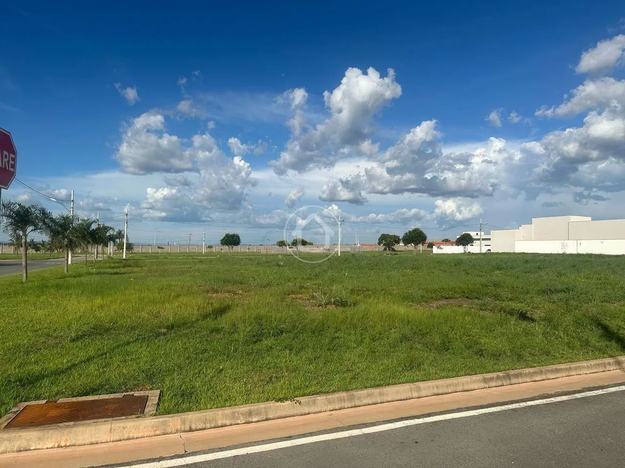 TERRENO GRANDE NO CONDOMINIO FLORENÇA - VG