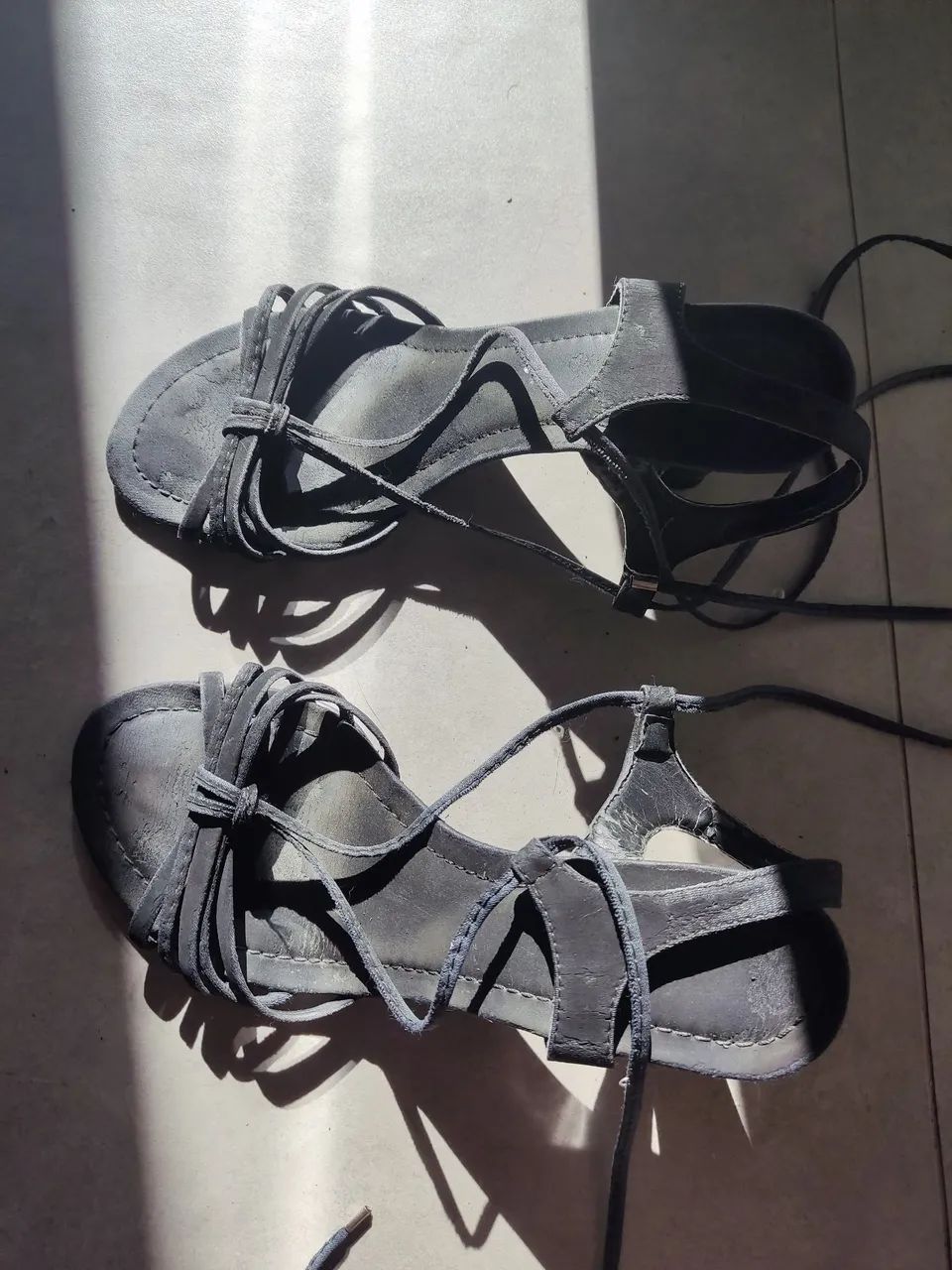 Sapato Preto com tiras 37 