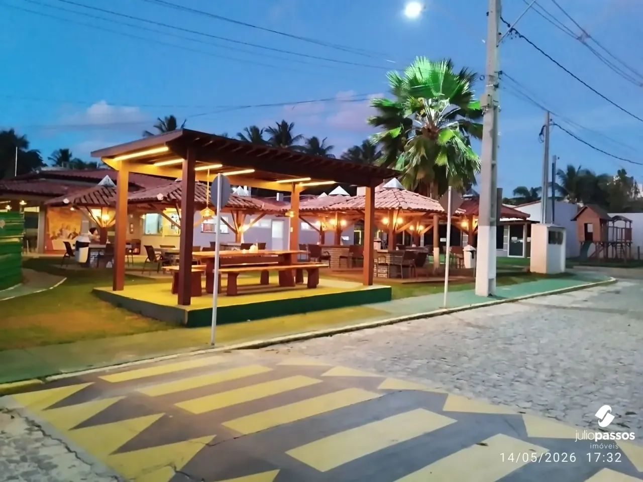 Casa à venda no Condomínio Morada do Rio com 460m² de área construída, 5 quartos