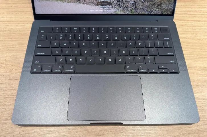 MacBook Pro M4 - 14pol  - Foto 3