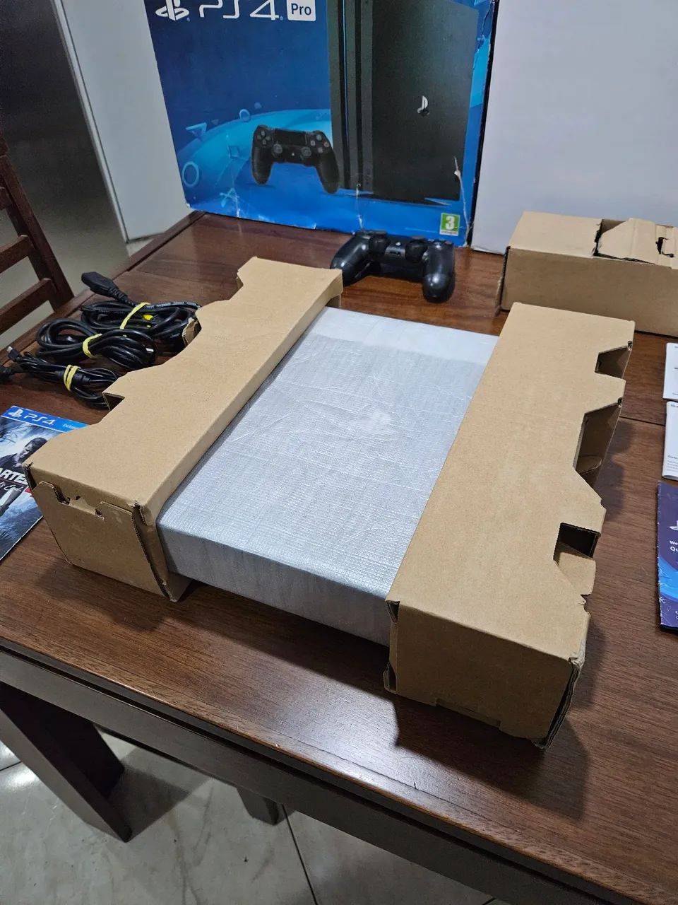 Playstation 4 Pro - CIB - Serial Batendo - Foto 3