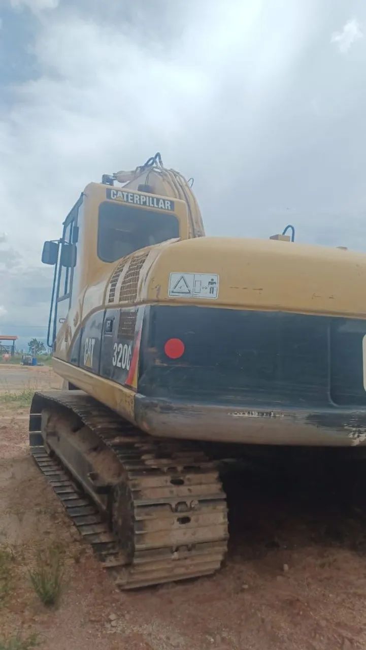 ESCAVADEIRA CAT 320 D