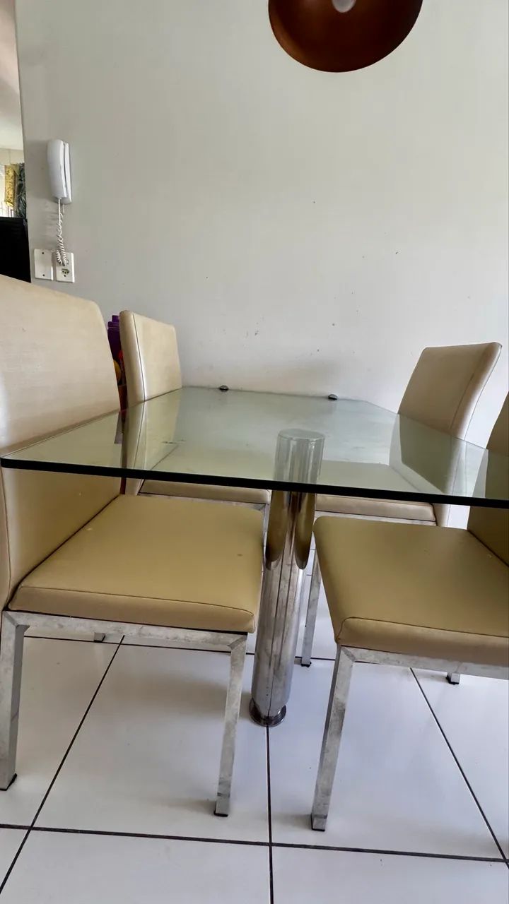 VENDE-SE mesa com 4 cadeiras - Foto 3
