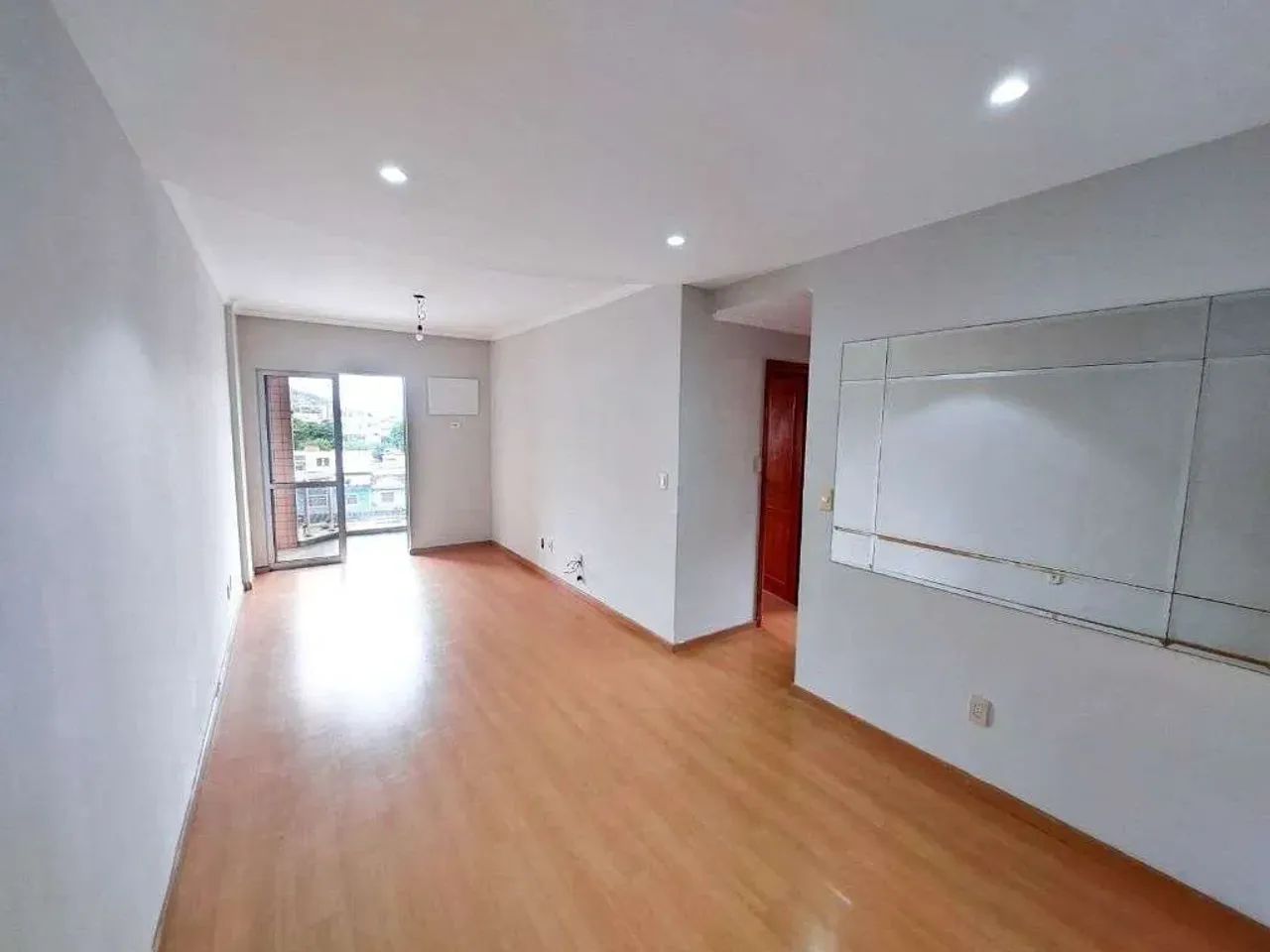 Apartamento para venda com 2 quartos e varanda em Praça Seca