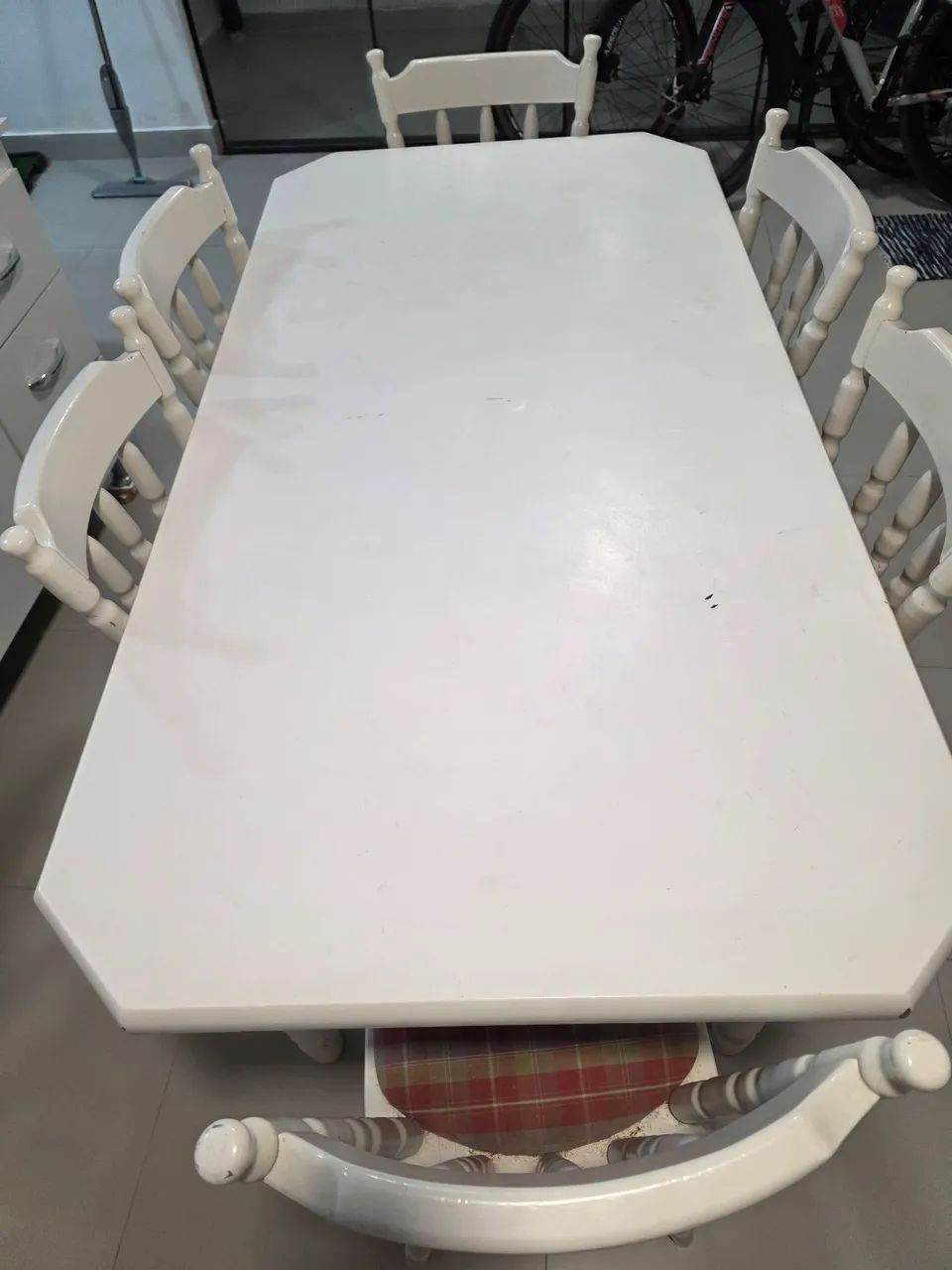 Mesa com 6 cadeiras