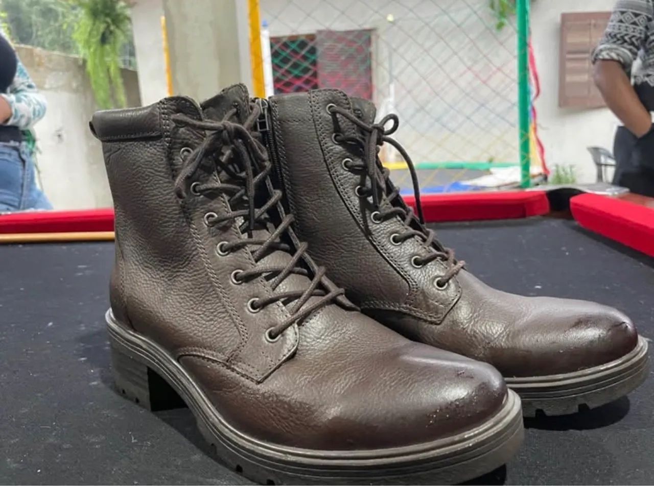 Bota de couro feminina 