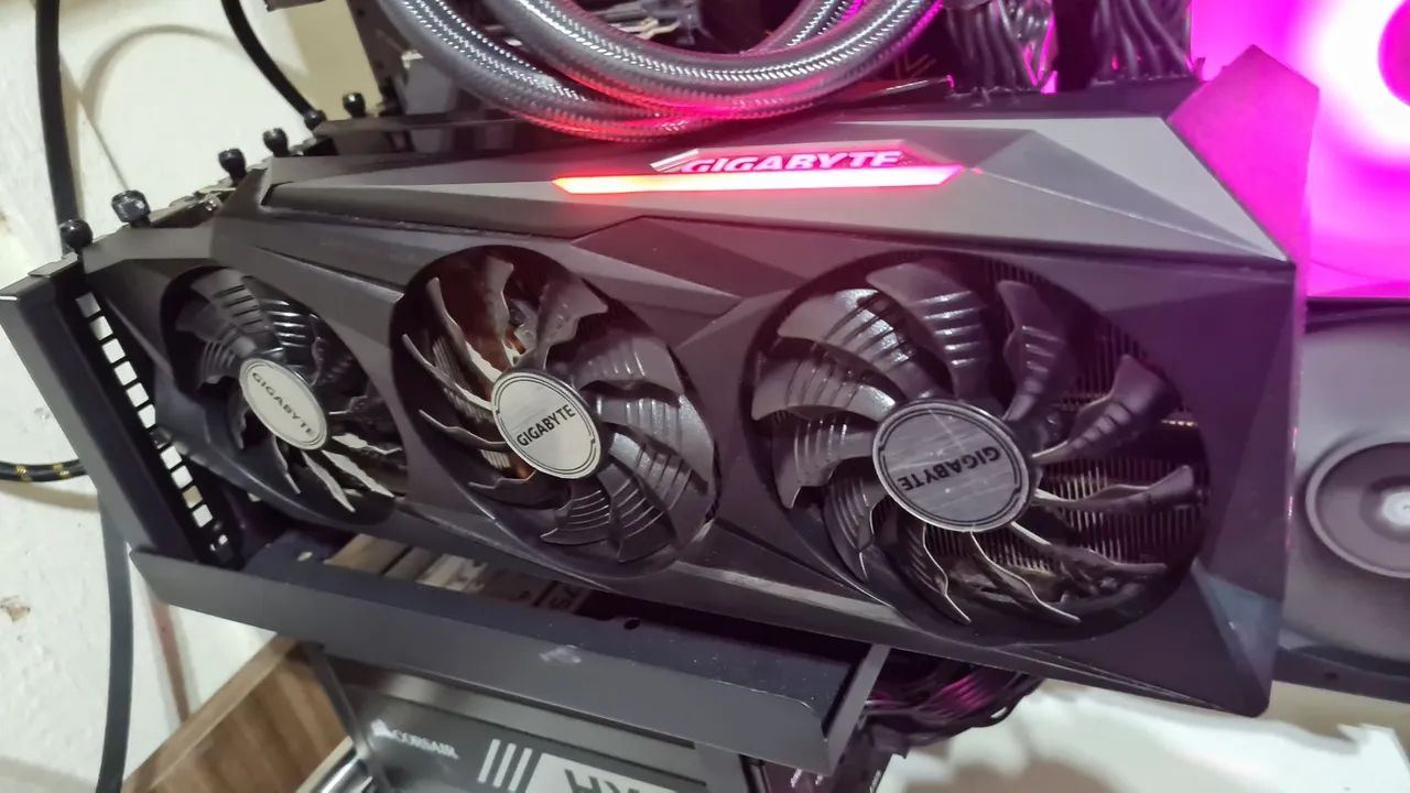 Placa de Vídeo Gigabyte RTX 3080 OC com caixa - Foto 4