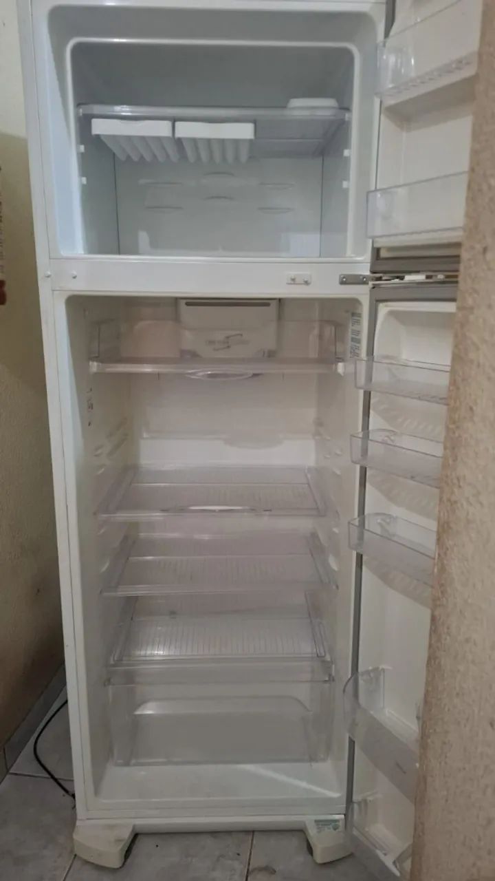 GELADEIRA ELEYTROLUX DC47 SUPER CONSERVADA - Foto 3