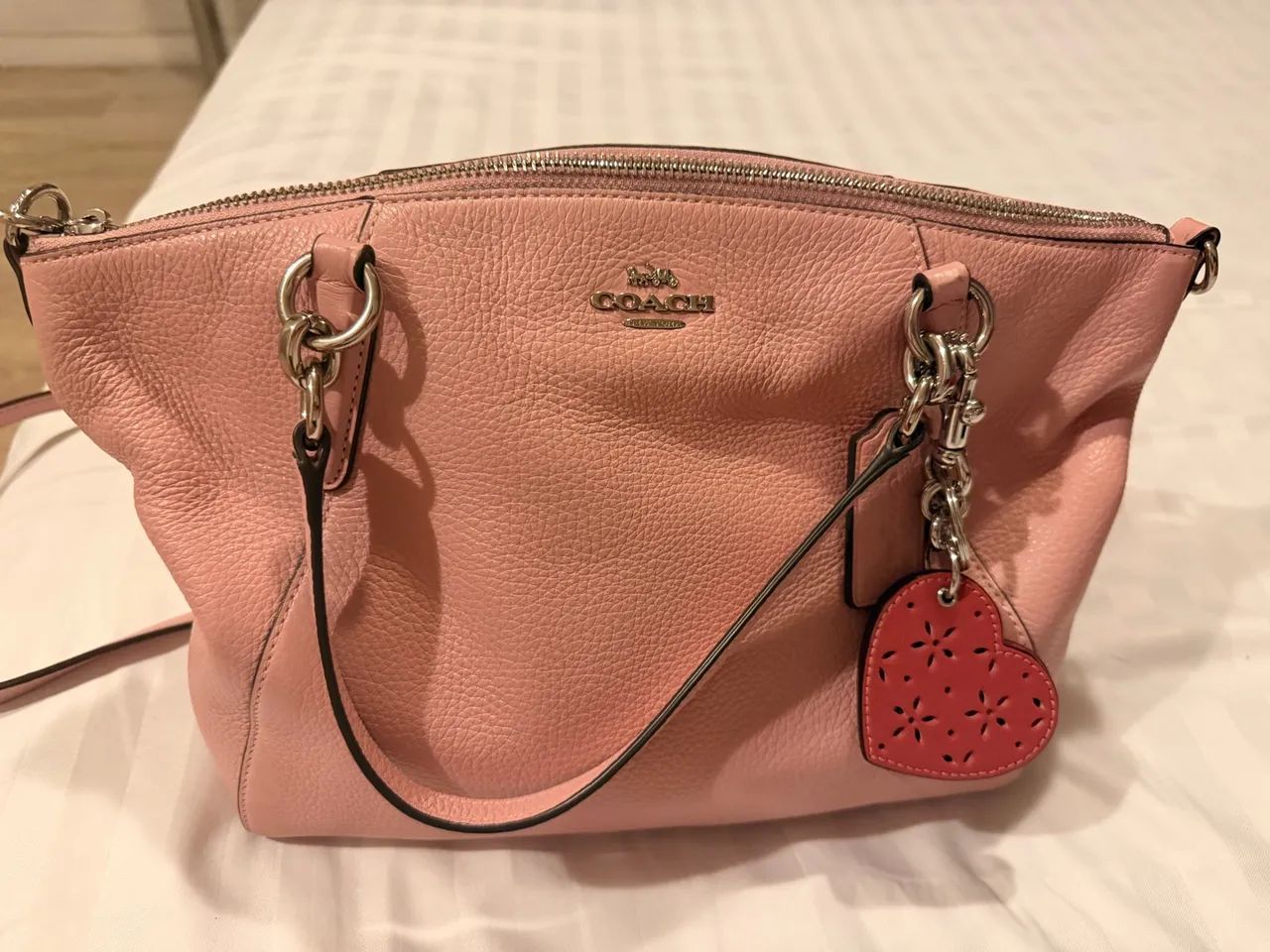 Bolsa coach com chaveiro 