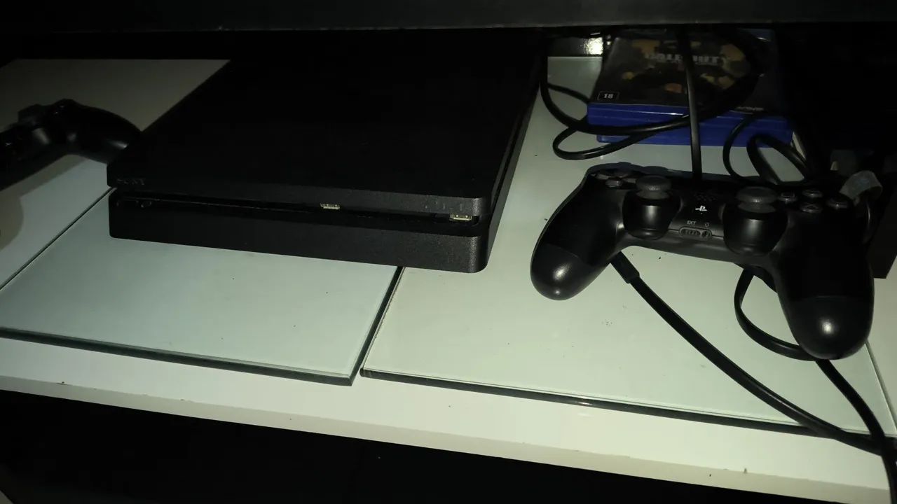Ps4 com 2 controles originais  - Foto 4