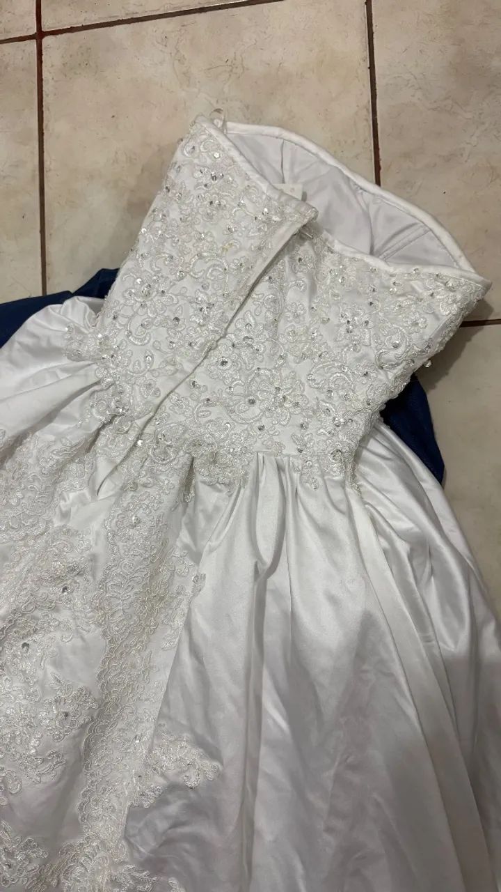 Vestido de noiva com véu e calda - Foto 4