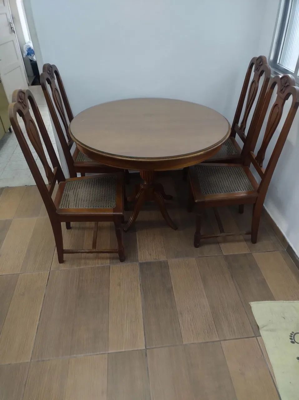 Mesa retratil de madeira e 4 cadeiras com palha Indiana  - Foto 2