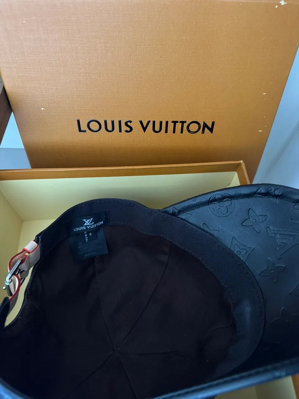 Boné Louis Vuitton Monograma Preto  - Foto 3