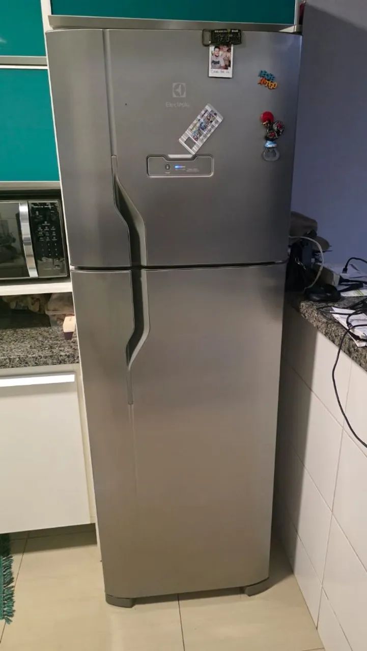 Geladeira Electrolux 370 L Cromada