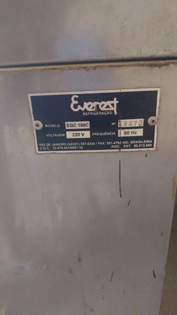 Vendo maquina de fazer gelo com defeito nao sei qual e o defeito por isso esta barata - Foto 2