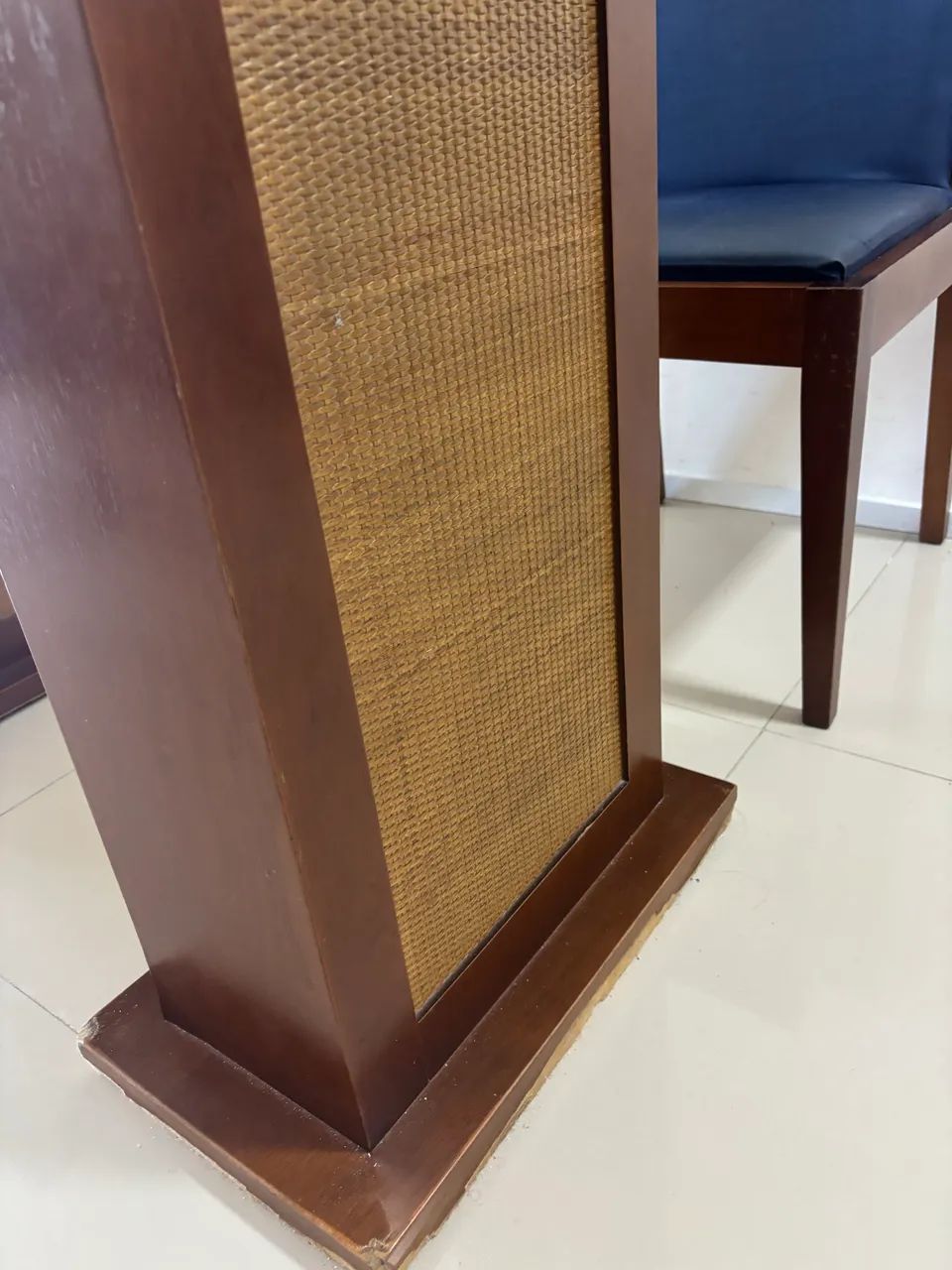 Mesa de Jantar 1,60 x 1,00 com Tampo de Vidro + 4 Cadeiras - Foto 3