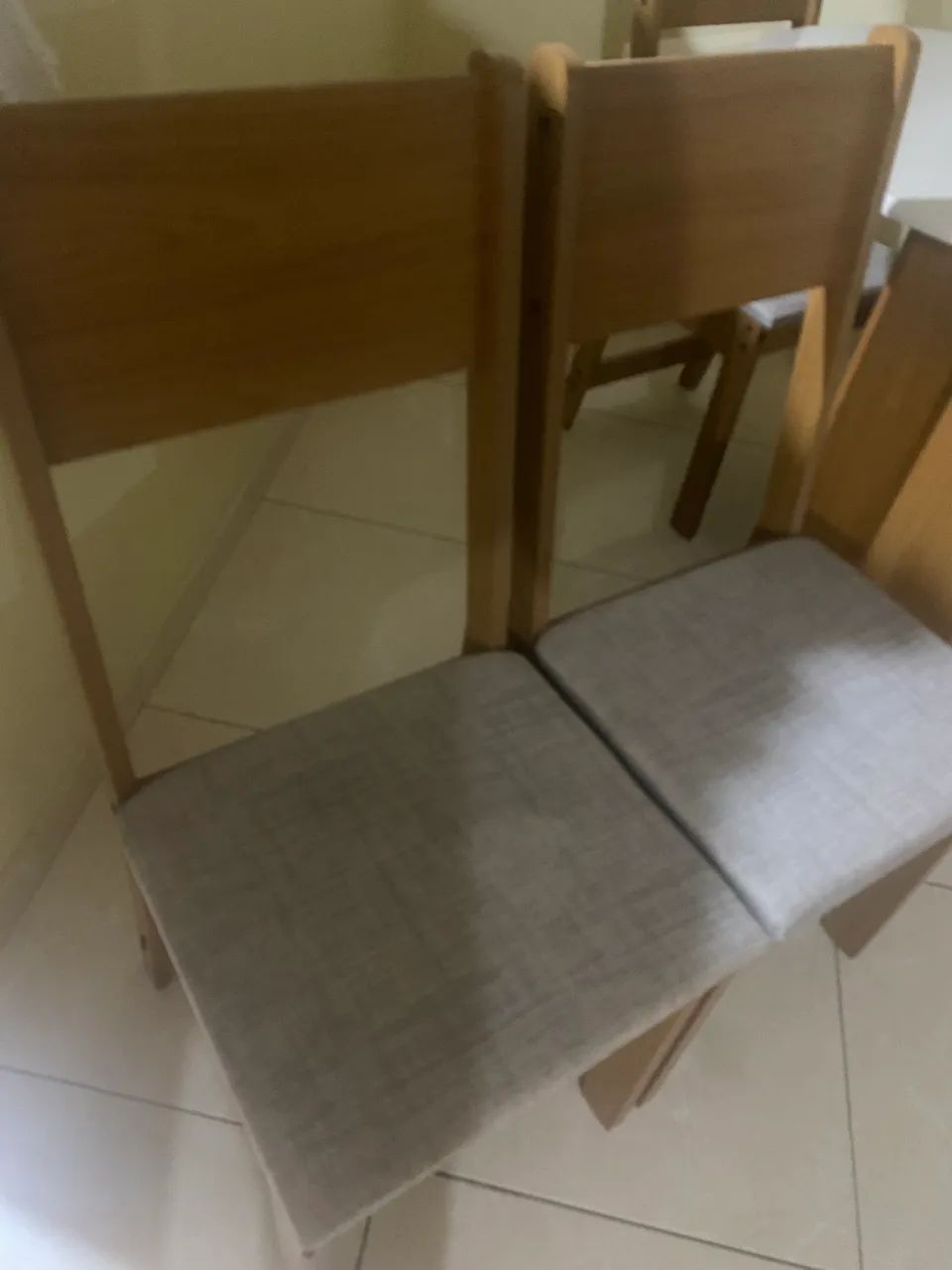 Selling a new dining table set64985887770370120