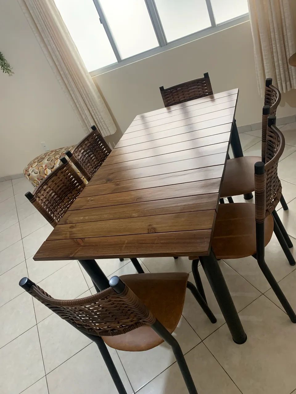 Mesa de tampa de madeira maciça, nova, zerada, com 6 cadeiras