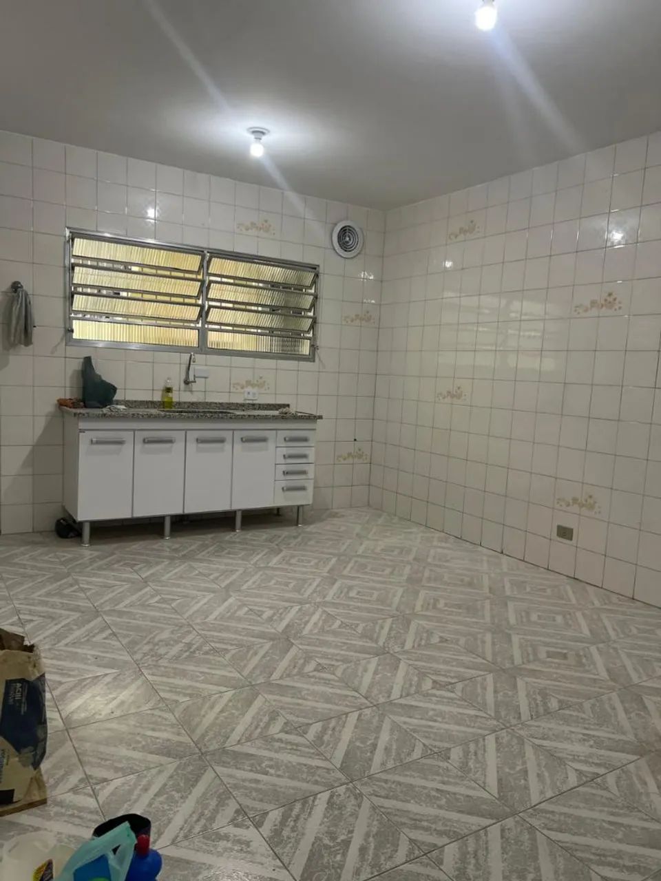 Alugo casa de 4 cômodos mais garagem - Foto 4