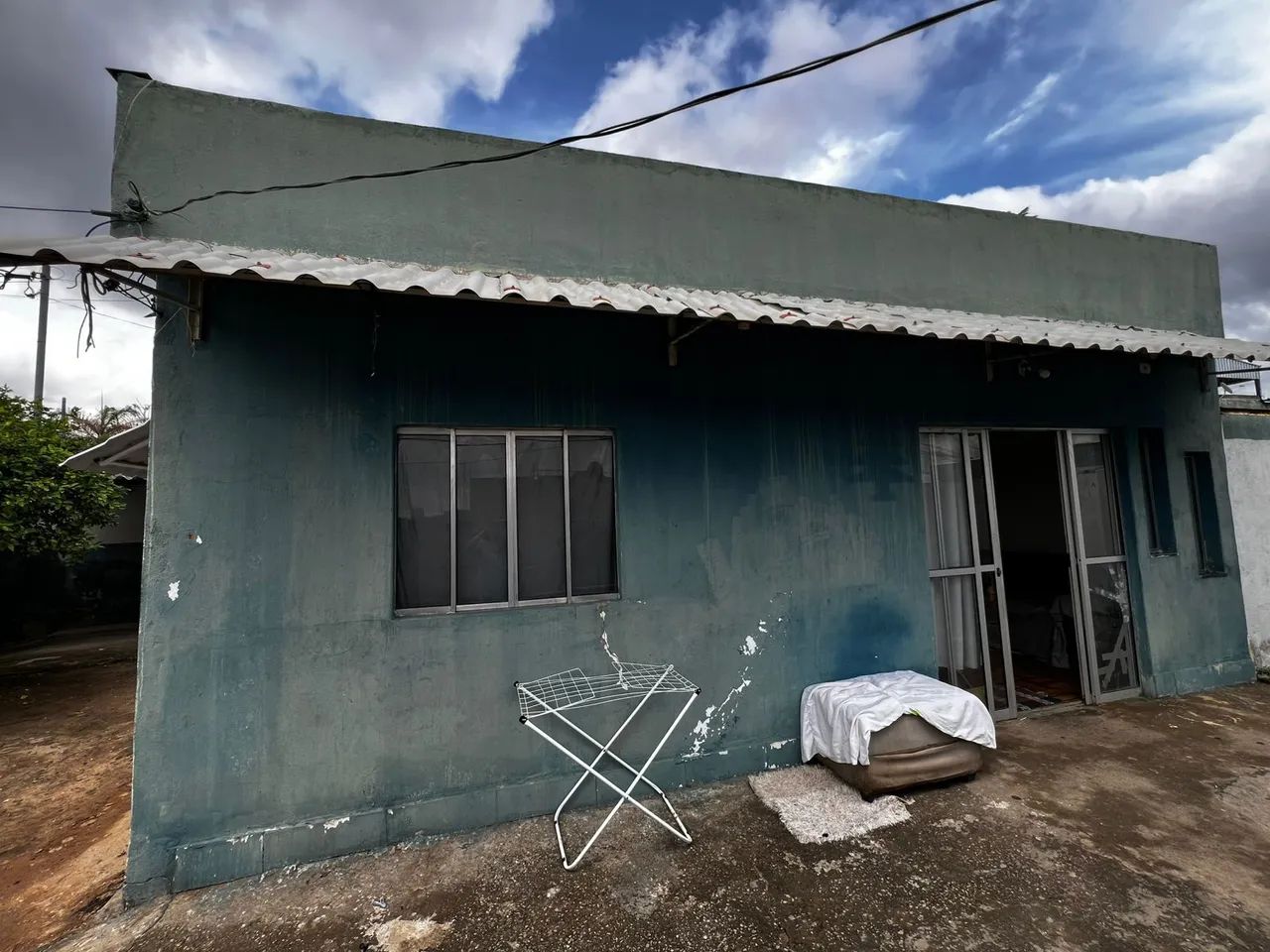 Vende - se ou troca uma casa 