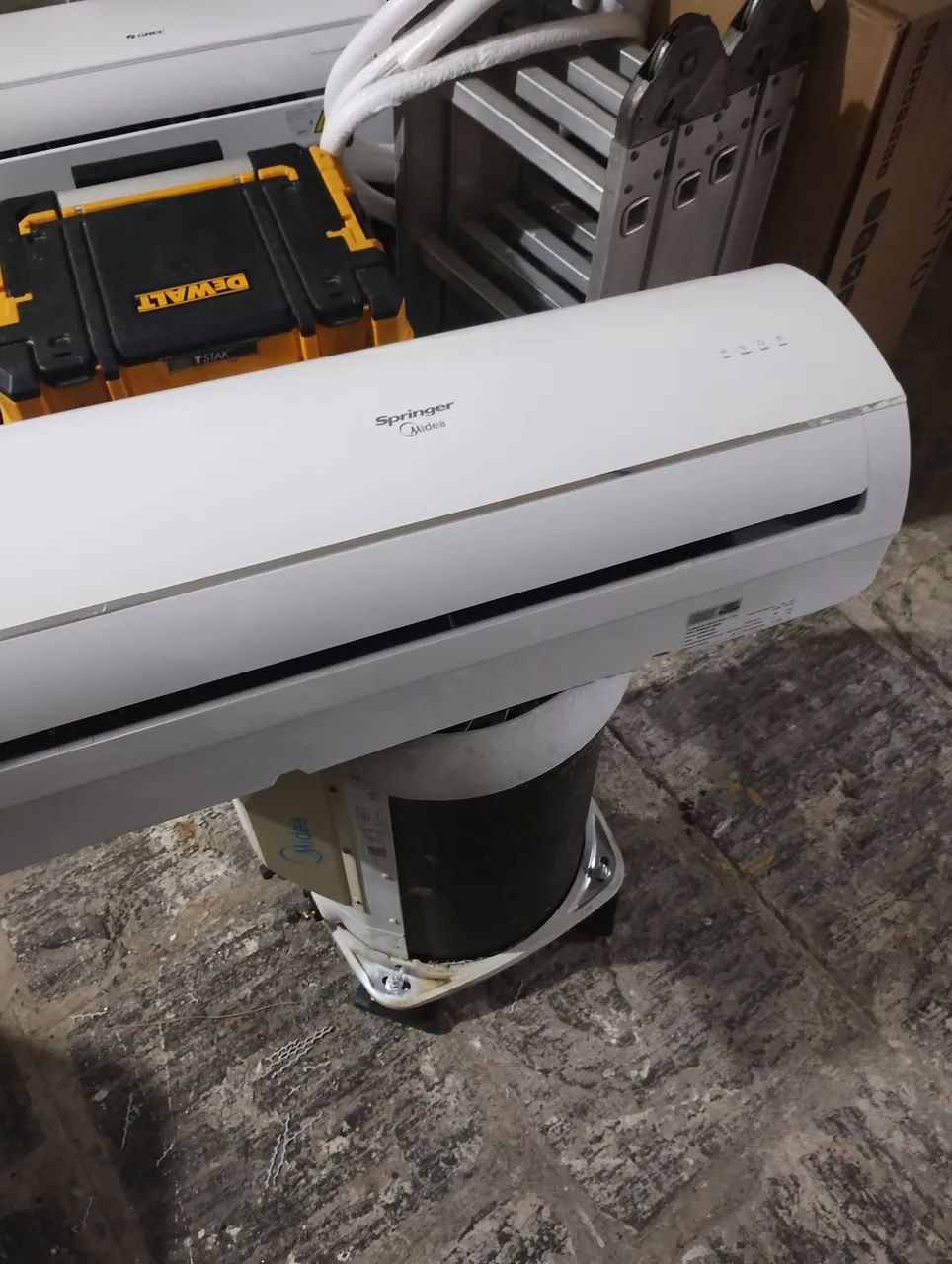 Ar-condicionado split d marca Midea 12 mil BTUs 