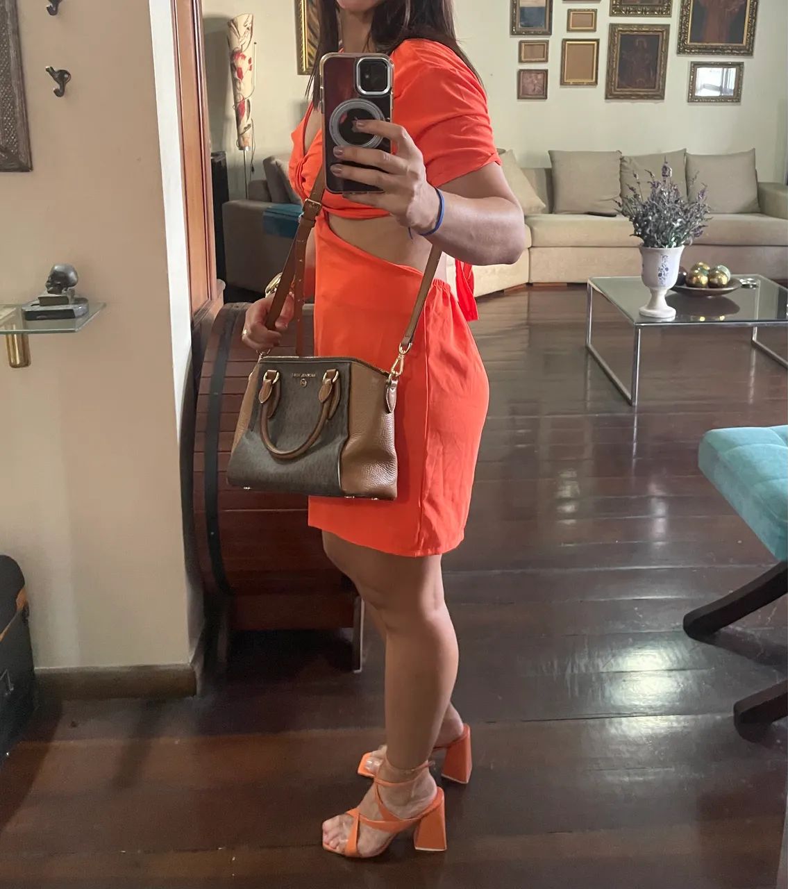 Vestido coral em crepe  - Foto 4