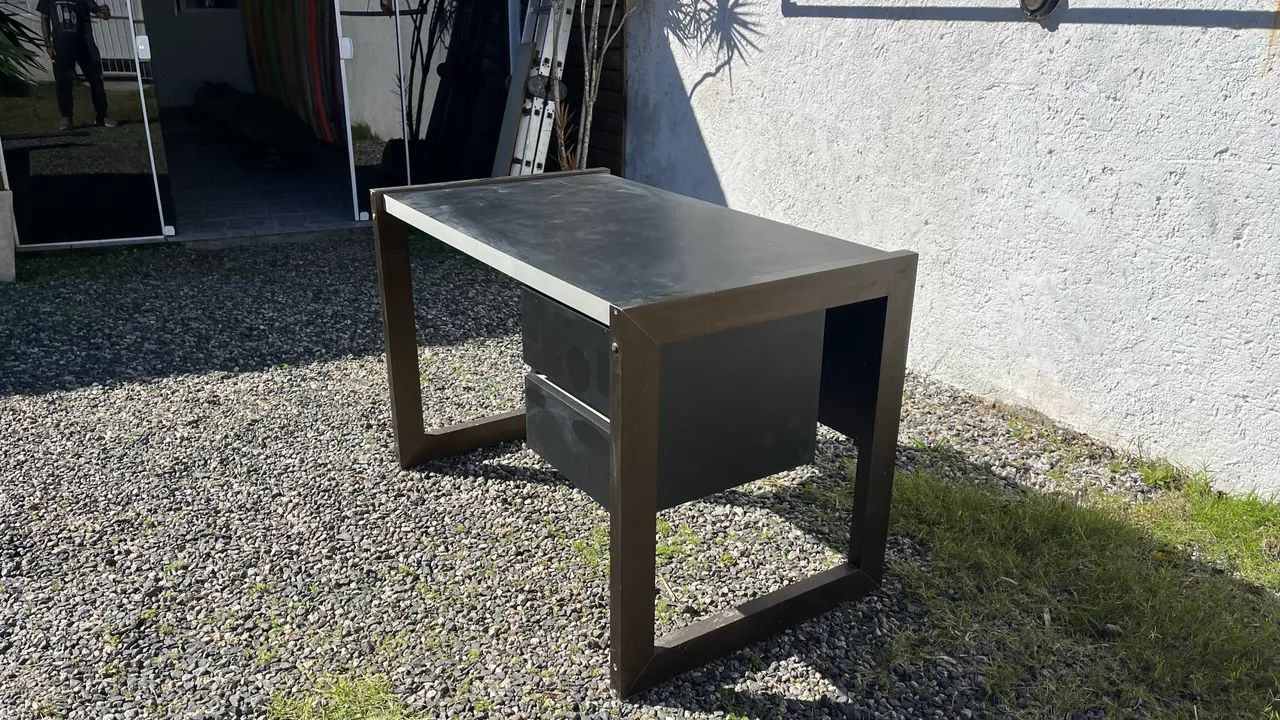 Mesa de escritório excelente estado e material  - Foto 2