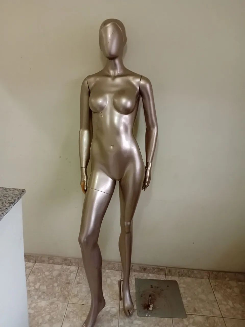 Manequim cromado