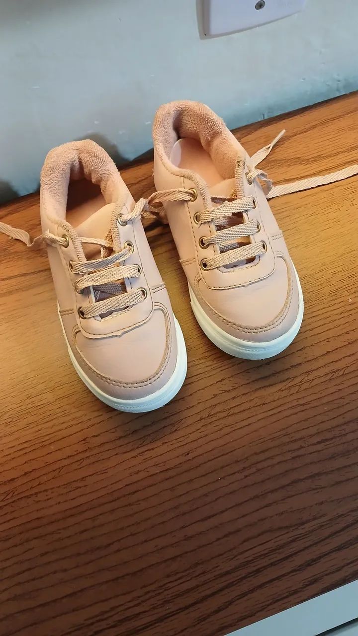 Tênis infantil feminino conservado TAM. 25