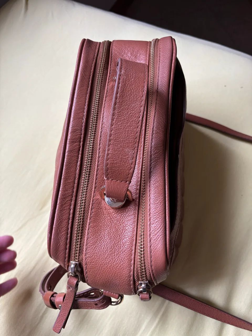Bolsa média de couro da marca Arezzo