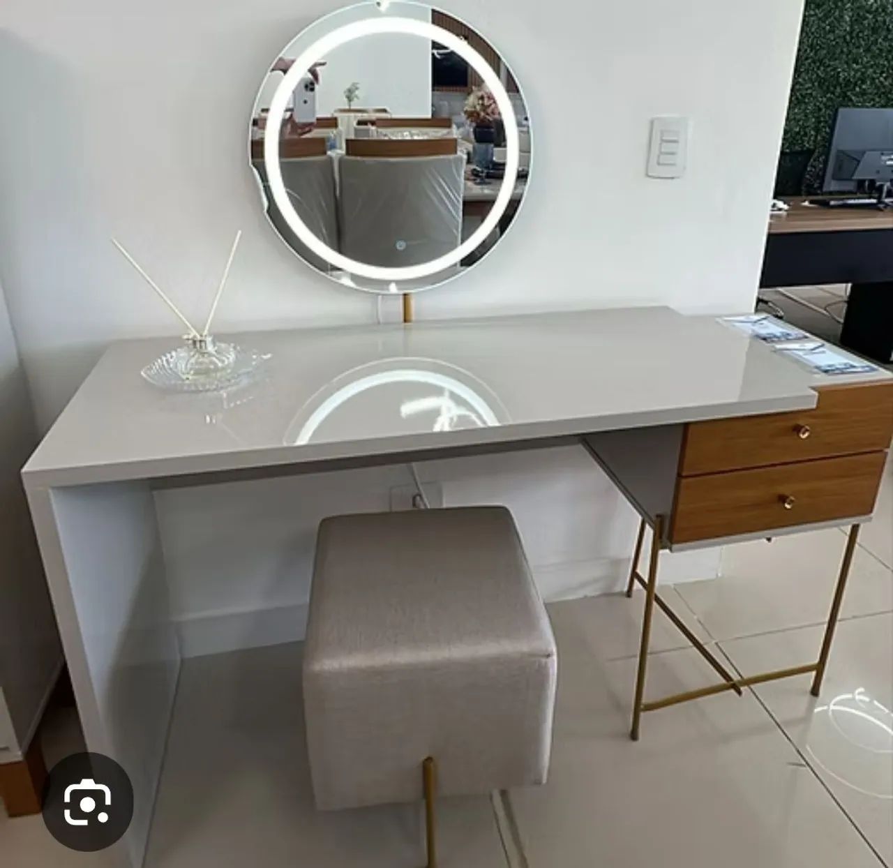 Penteadeira contemporânea Évora com puff 