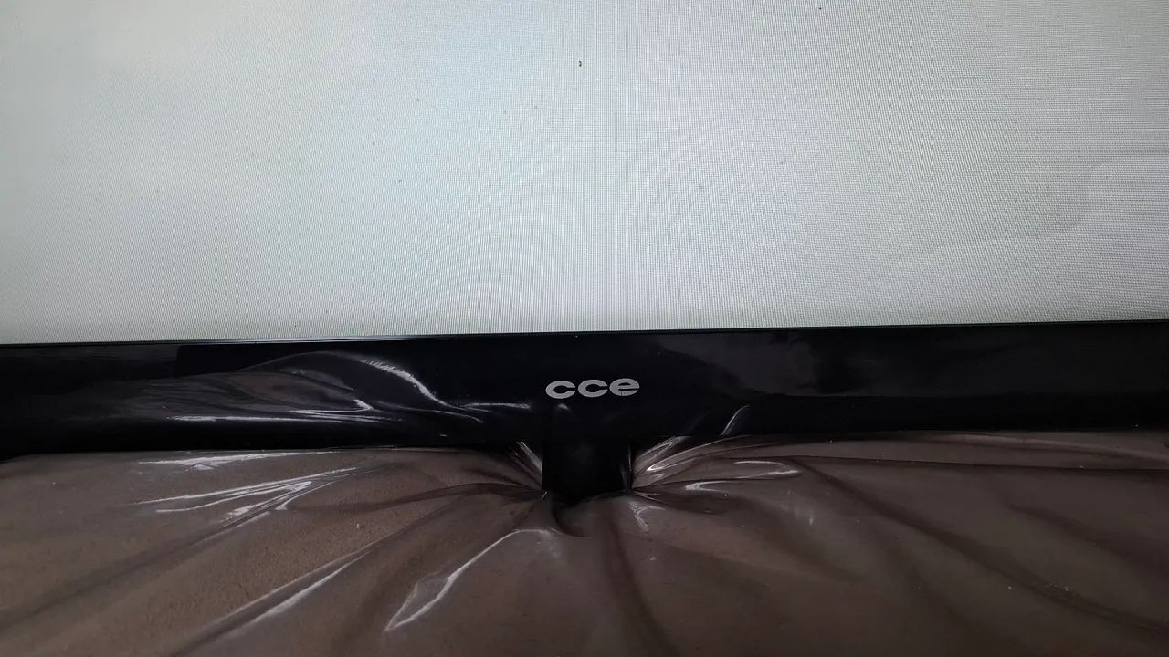 Tv CCE 42 polegadas com defeito modelo C420  - Foto 4