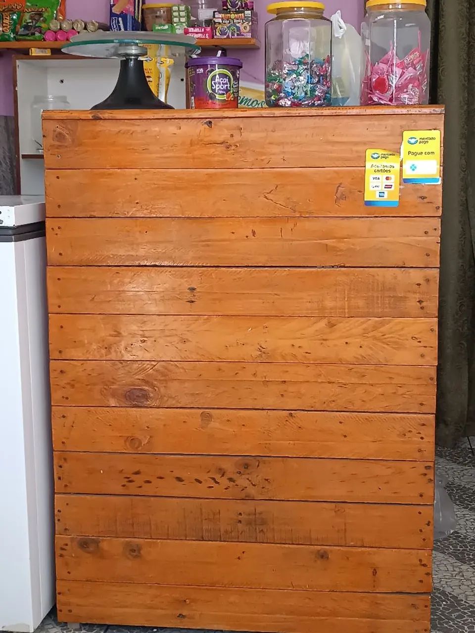 Vendo balcão de madeira.