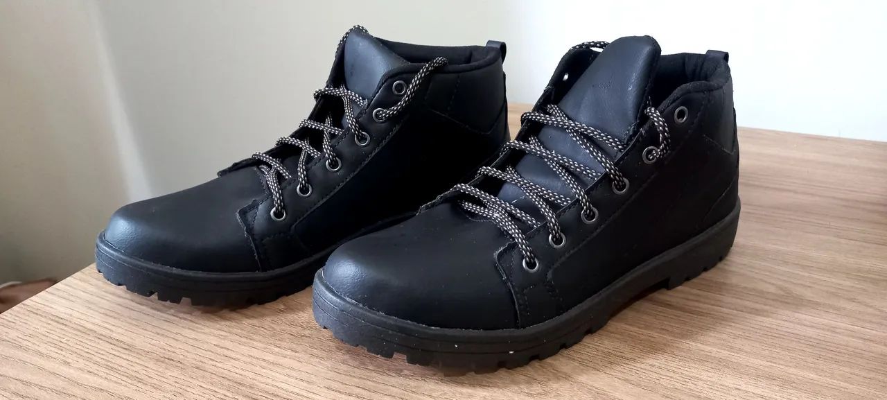 Bota marrom 