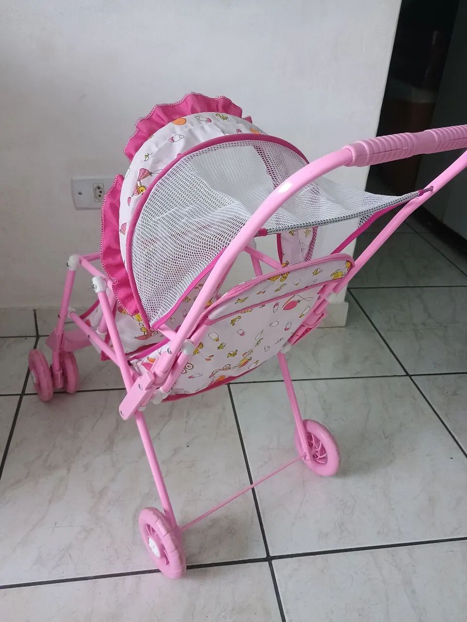 Carrinho de boneca de gêmeos semi novo  - Foto 4