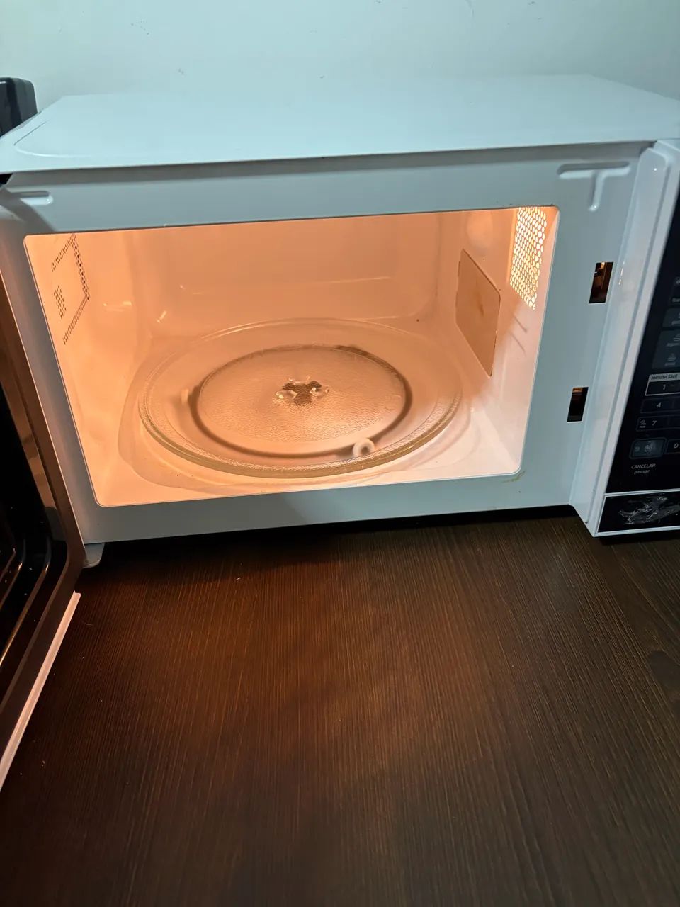 Microondas Midea 22L - Foto 3
