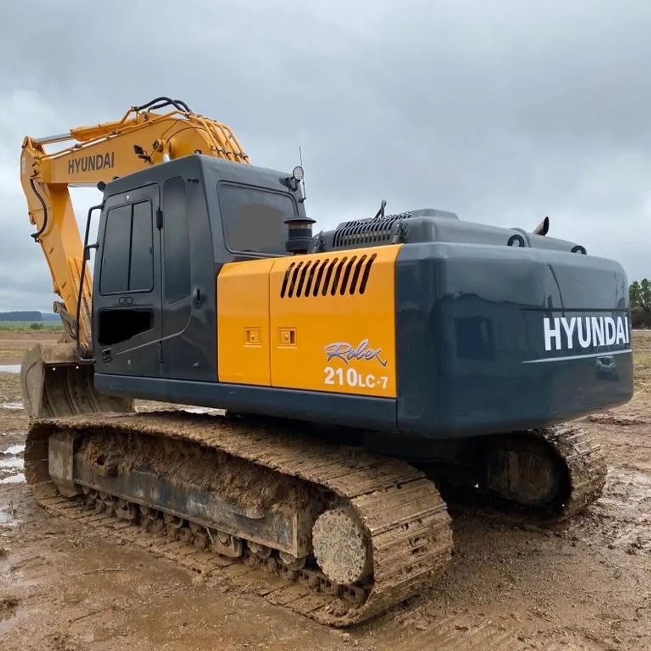 ESCAVADEIRA HIDRÁULICA HYUNDAI 210 ENTRADA+PARCELA - Foto 2
