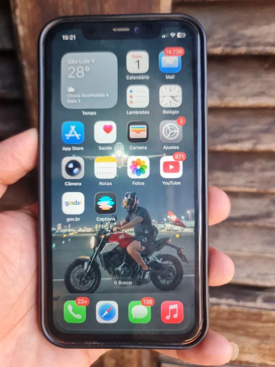 iPhone 11 64g com carcaça do 17 pro - Celulares e Smartphones