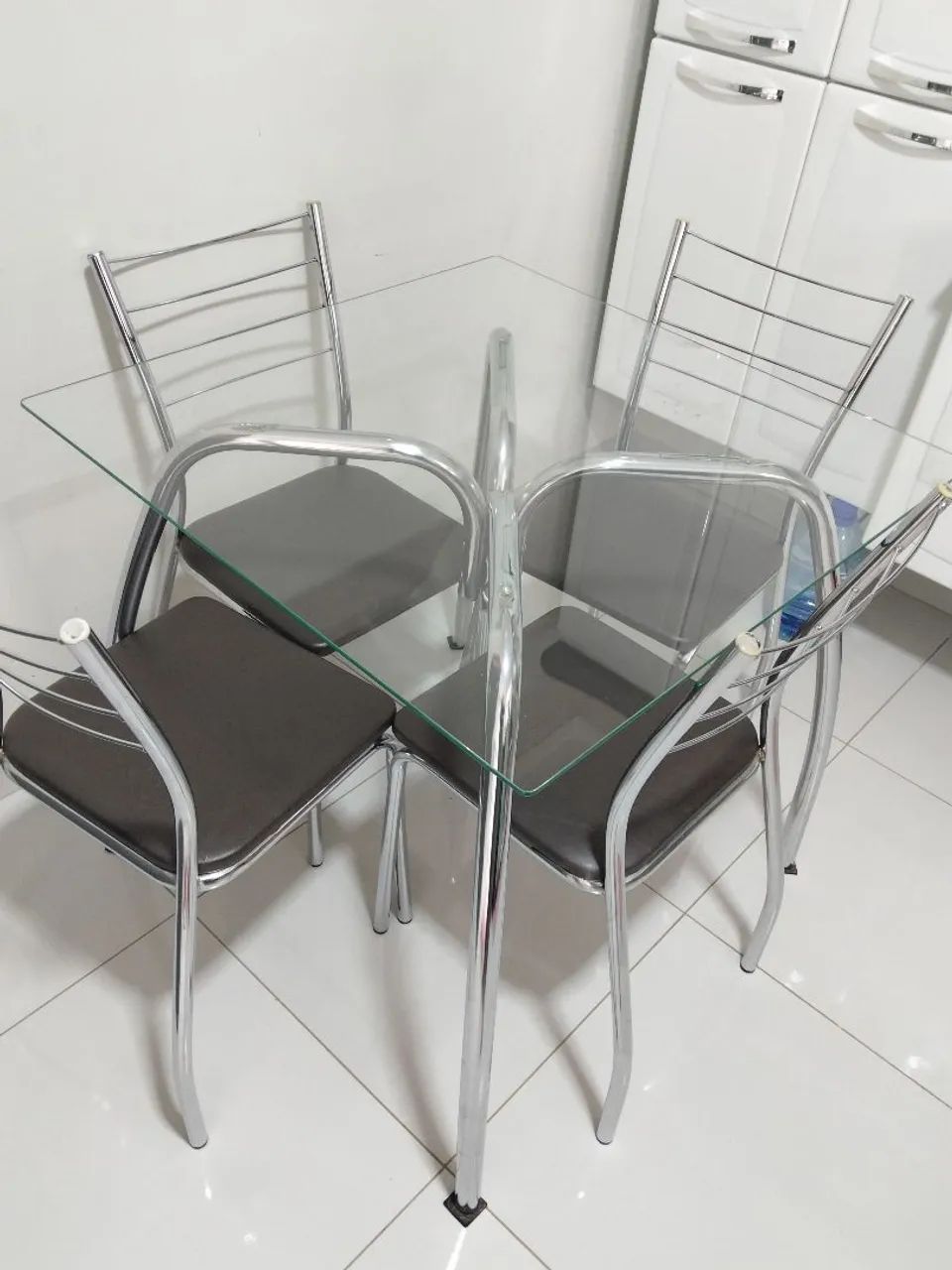 Vendo mesa com 4 cadeiras de vidro  - Foto 2