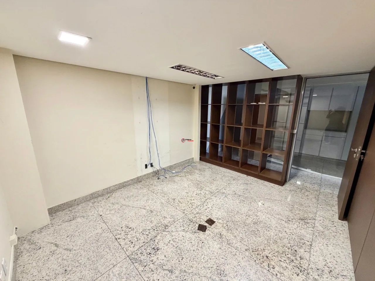 Sala com 150m² e 02 vagas de garagem para locação - Foto 2