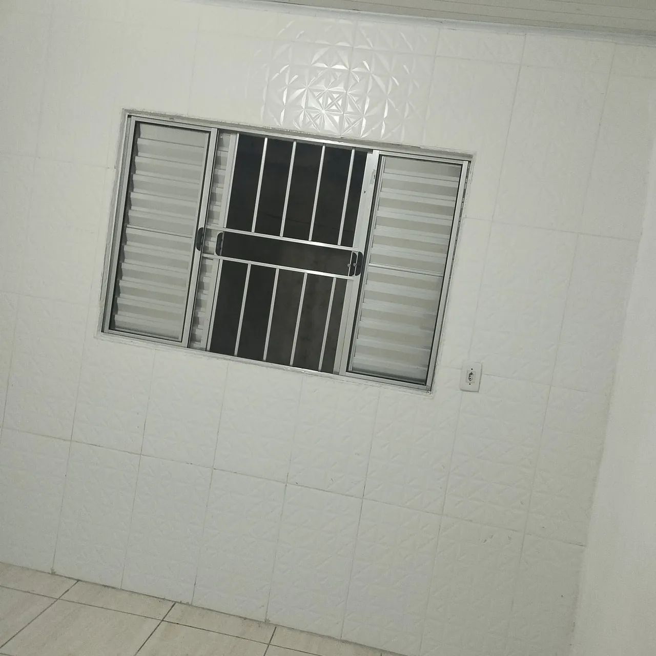 Alugo casa 2comodo 1.100
