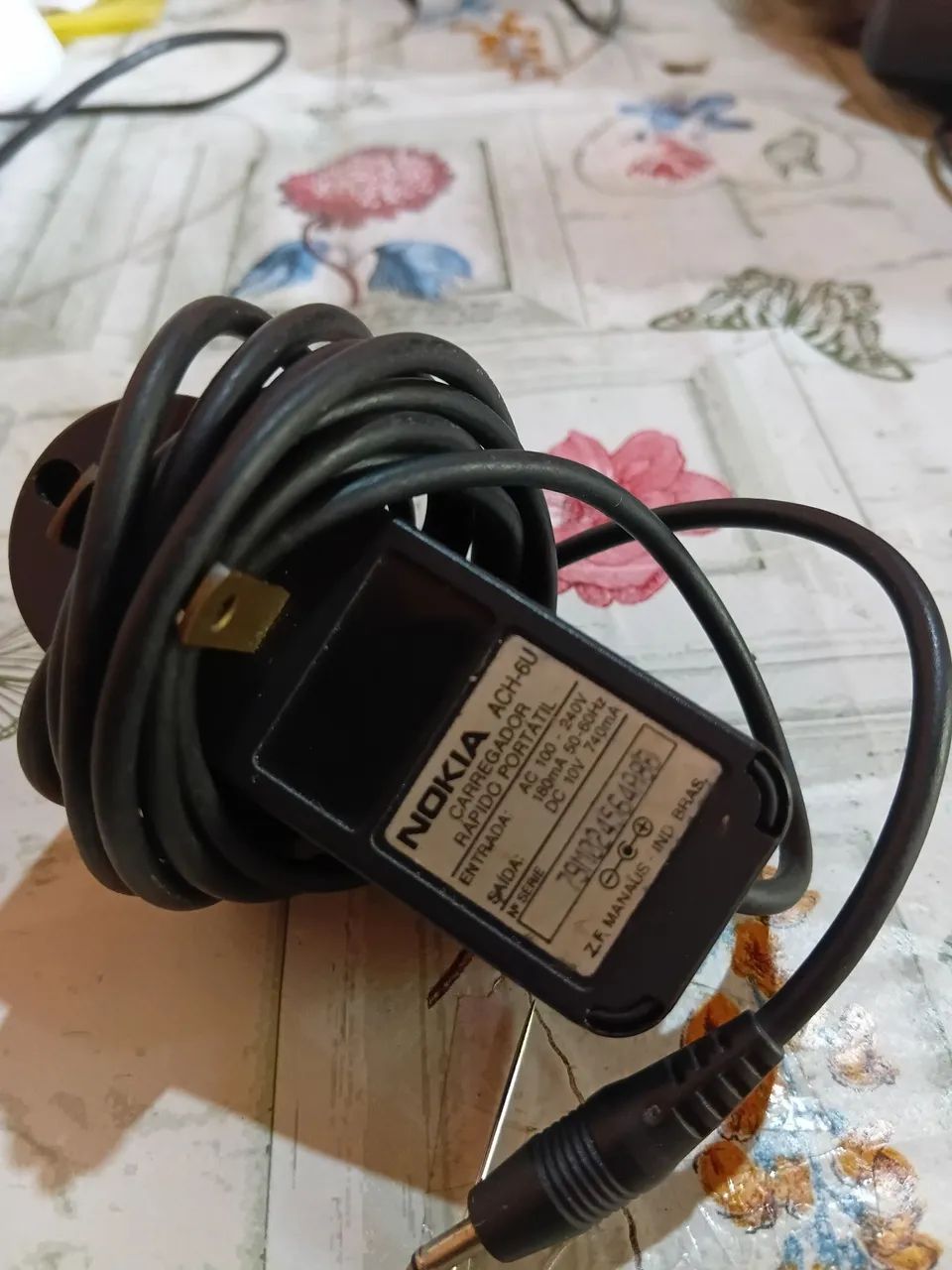 Carregador para celular Nokia antigo 