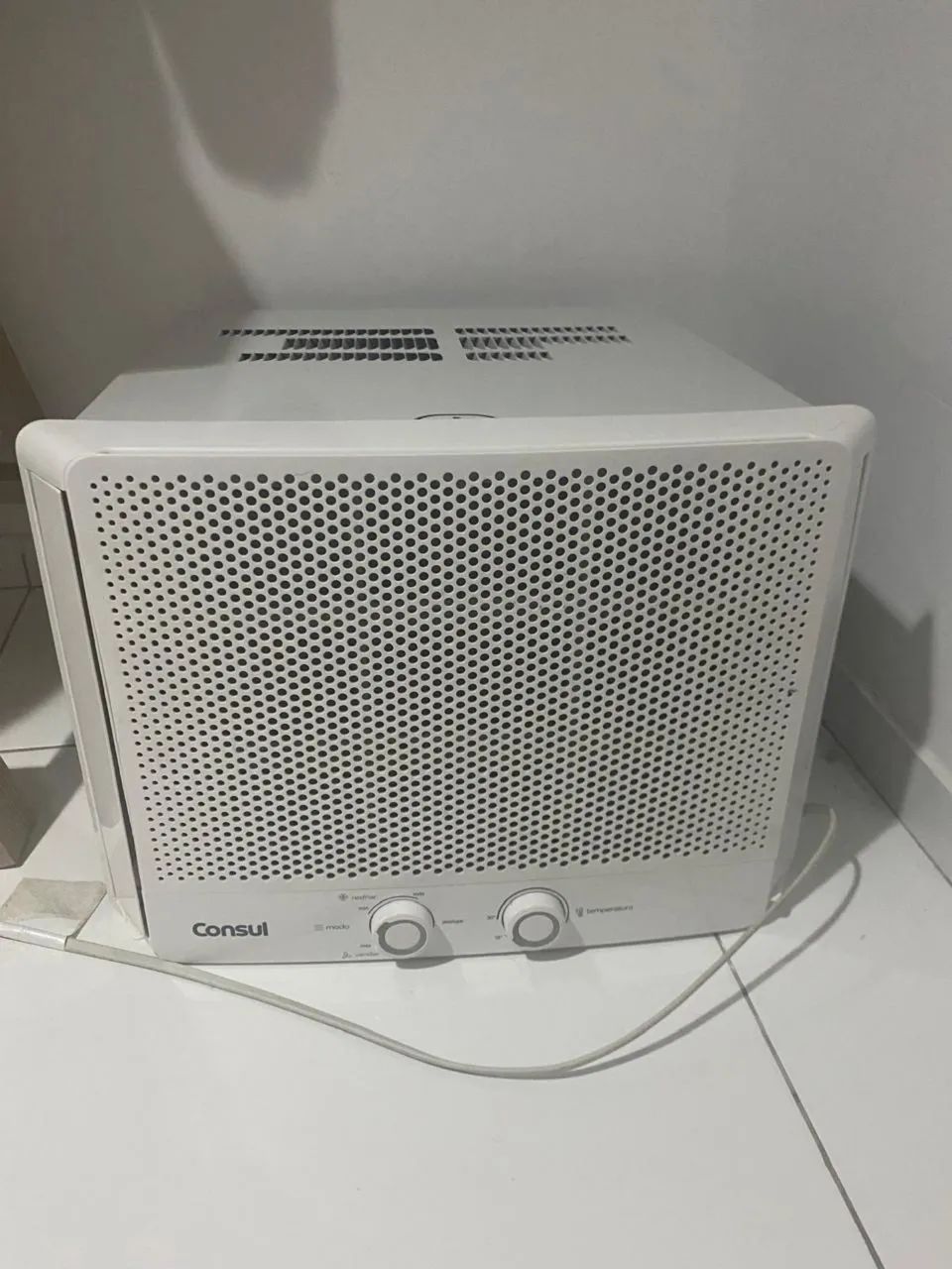 Ar condicionado cônsul de 7500 Btus, com pouco uso e conservado 