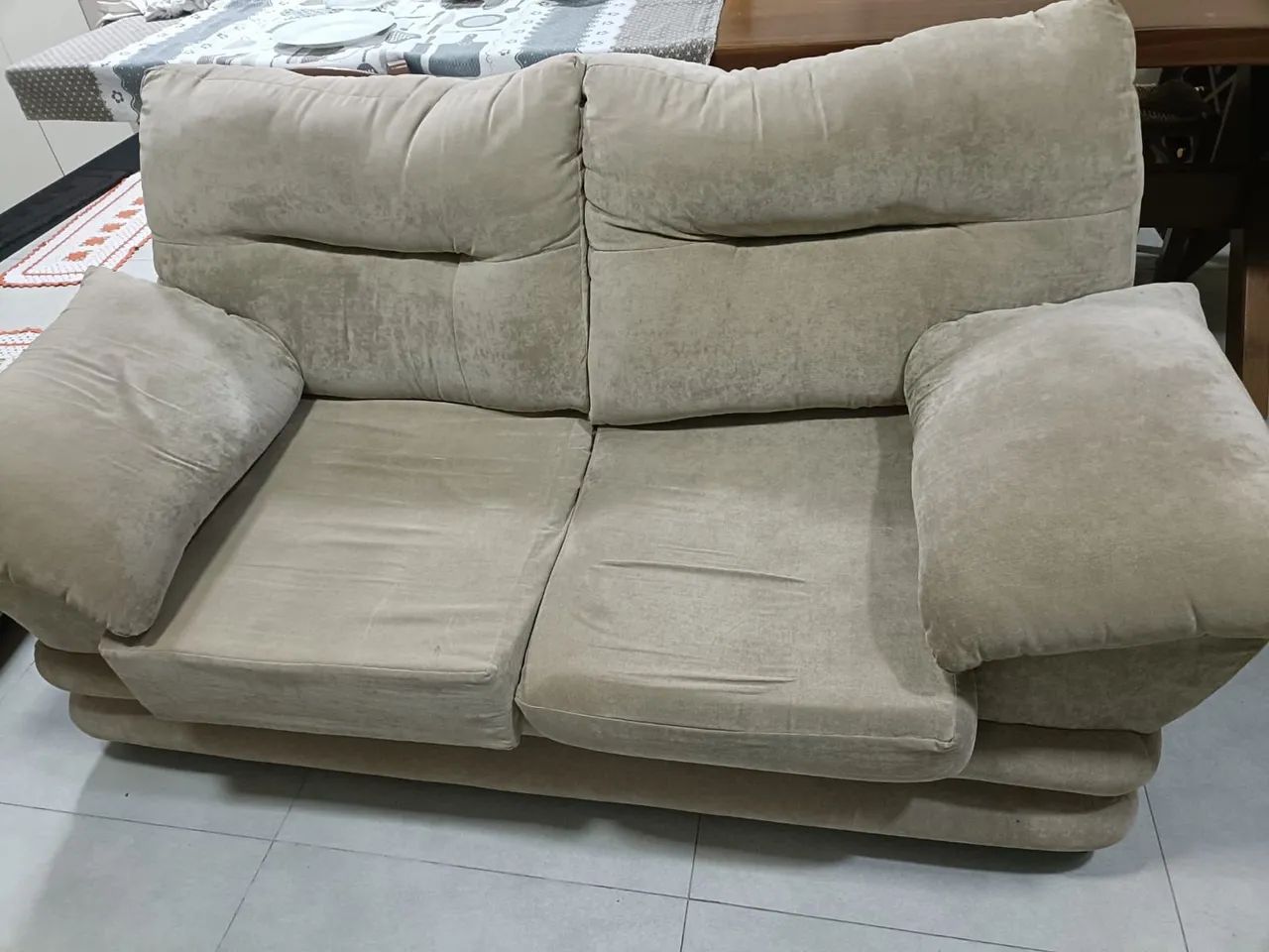 Vendo jogo de sofá dois e três lugares