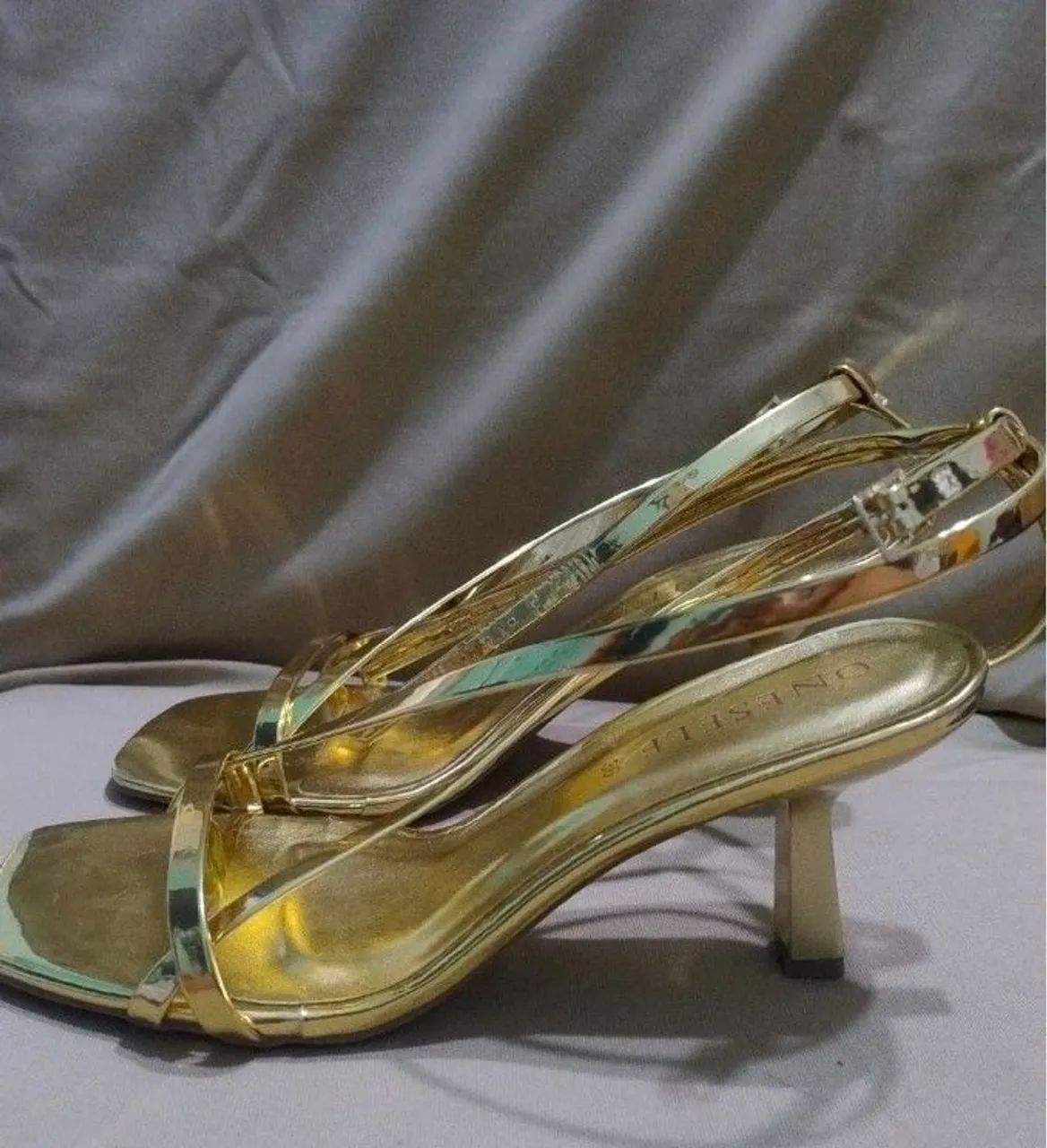 Salto da oneself dourado 