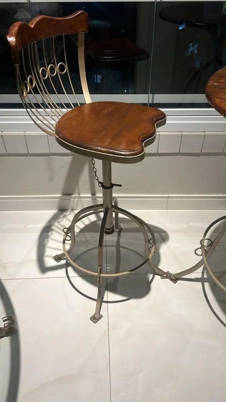Mesa Bistrô Alta com 4 Banquetas  - Foto 3