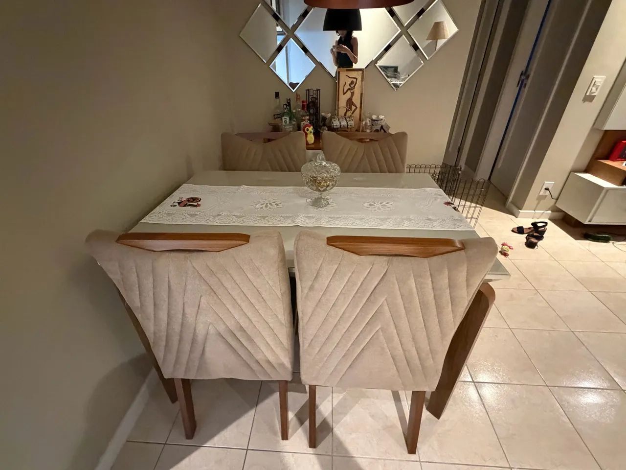 Mesa de jantar + quatro cadeiras - Foto 3