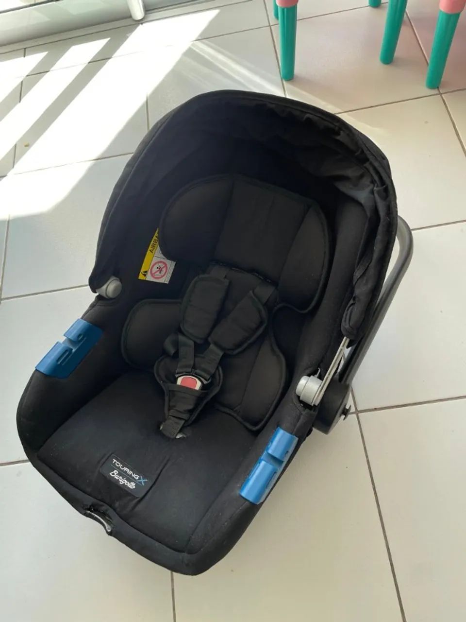 Carrinho de bebê e Bebê conforto.  