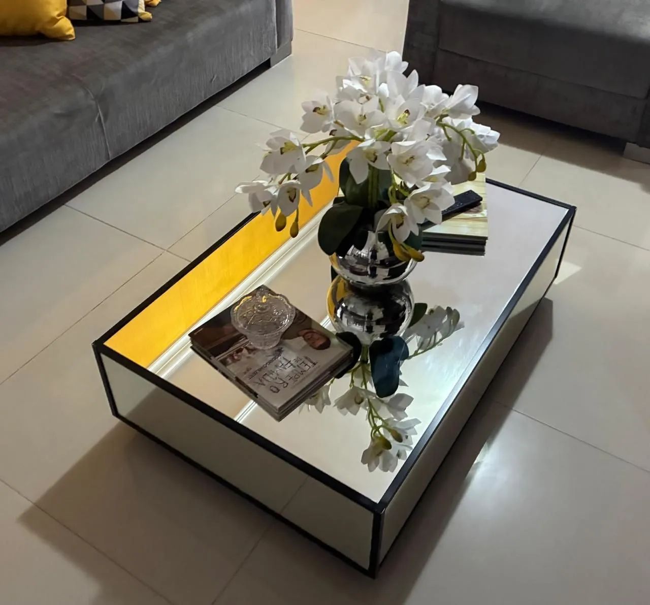 VENDO SOFÁ 3 LUGARES,2 POLTRONAS E 1 MESA DE CENTRO. - Foto 4
