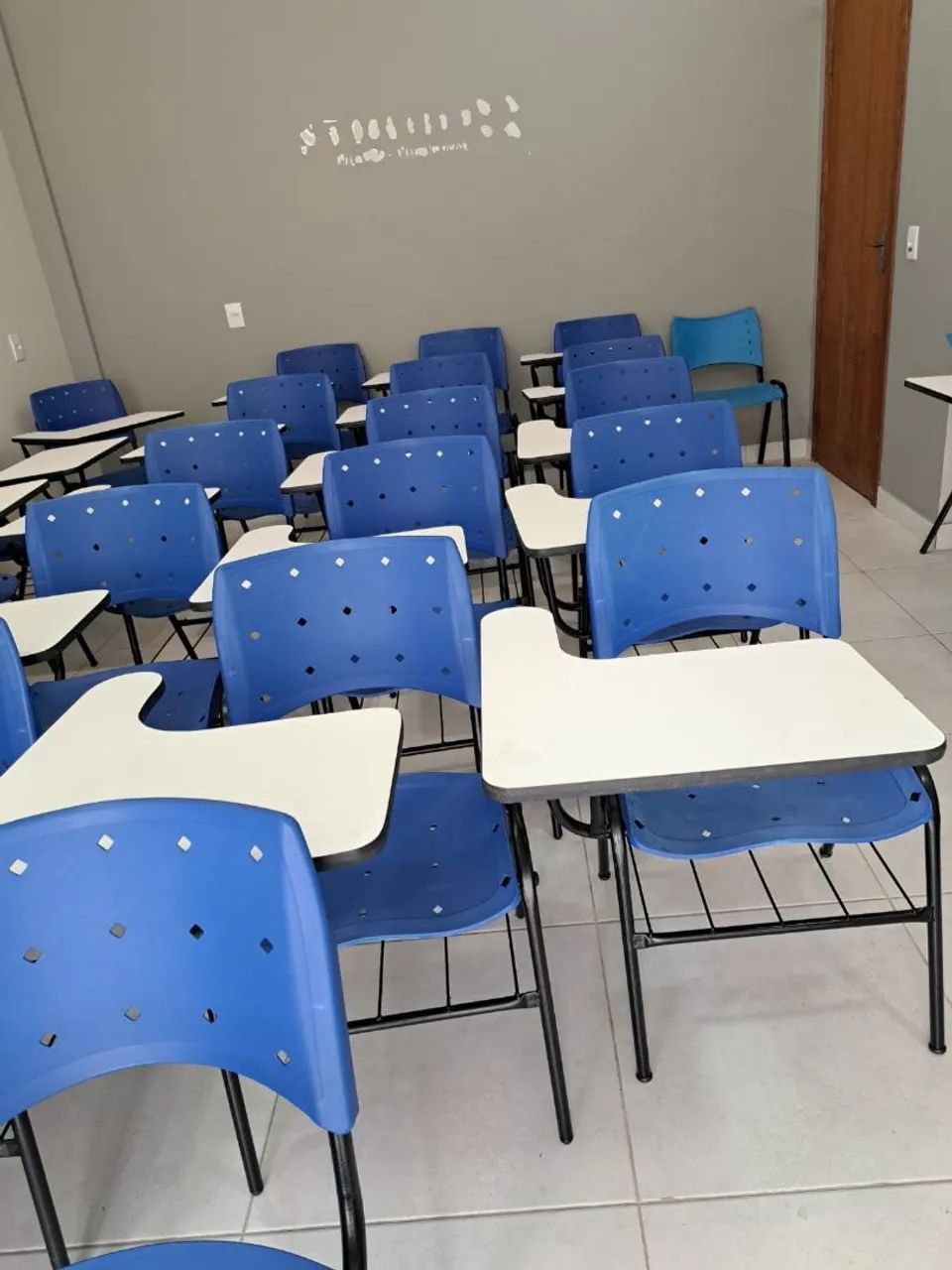 Cadeira Universitária  - Foto 2